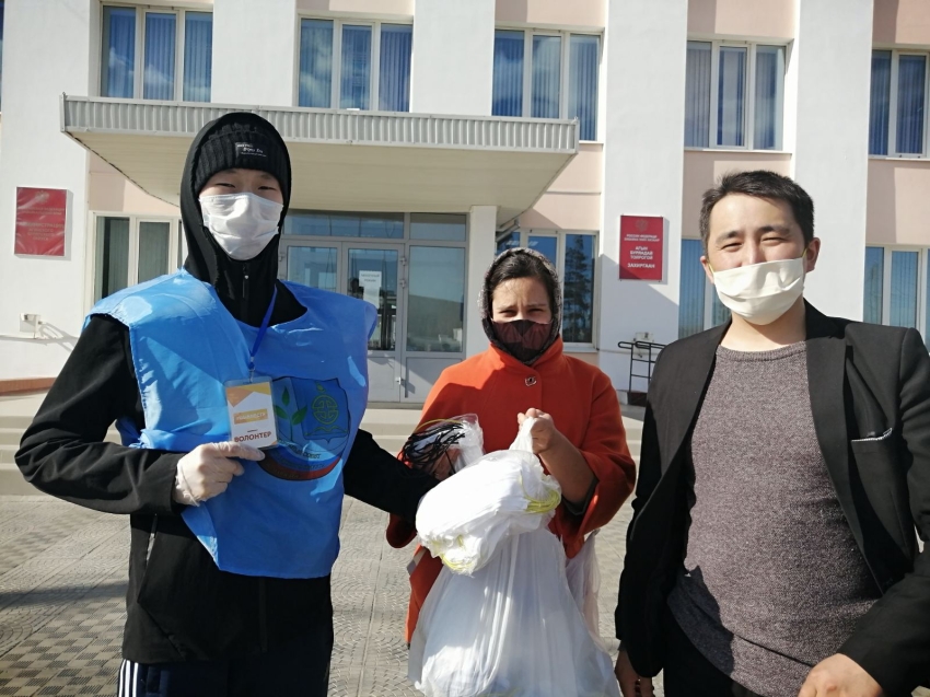 Сотрудники администрации Агинского Бурятского округа сшили  тысячу масок 
